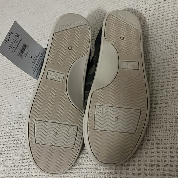 Slip on Sneakers - Picture 4 of 10